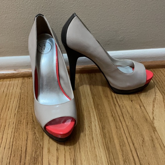 Tan Peep Toe Pumps by Jessica Simpson - Never Worn - Picture 4 of 5